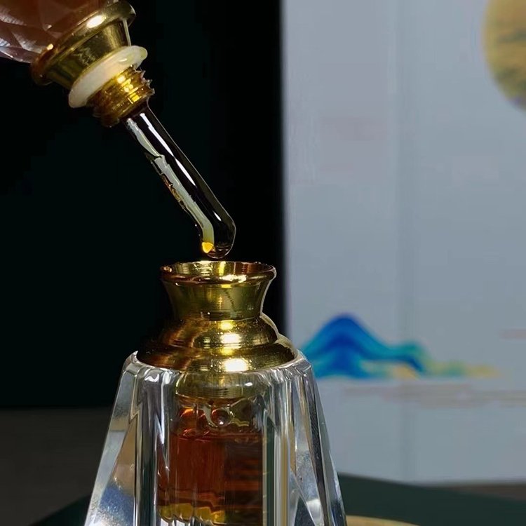 Pure Hainan Kynam Oud Oil Natural Agarwood Essential Oil Supplier