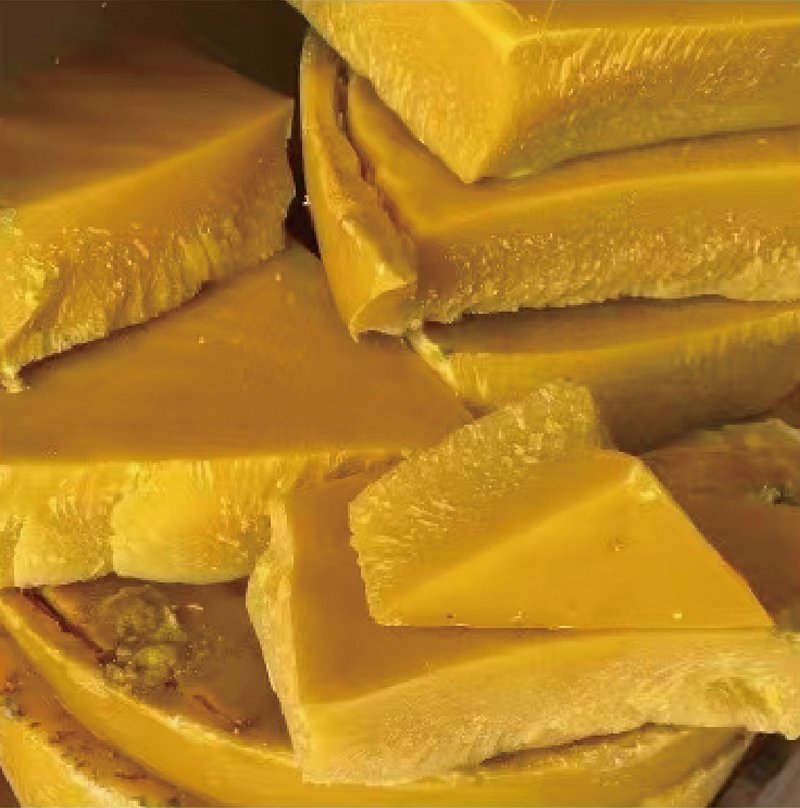 Raw beeswax natural bee wax for cosmetic and industrial use